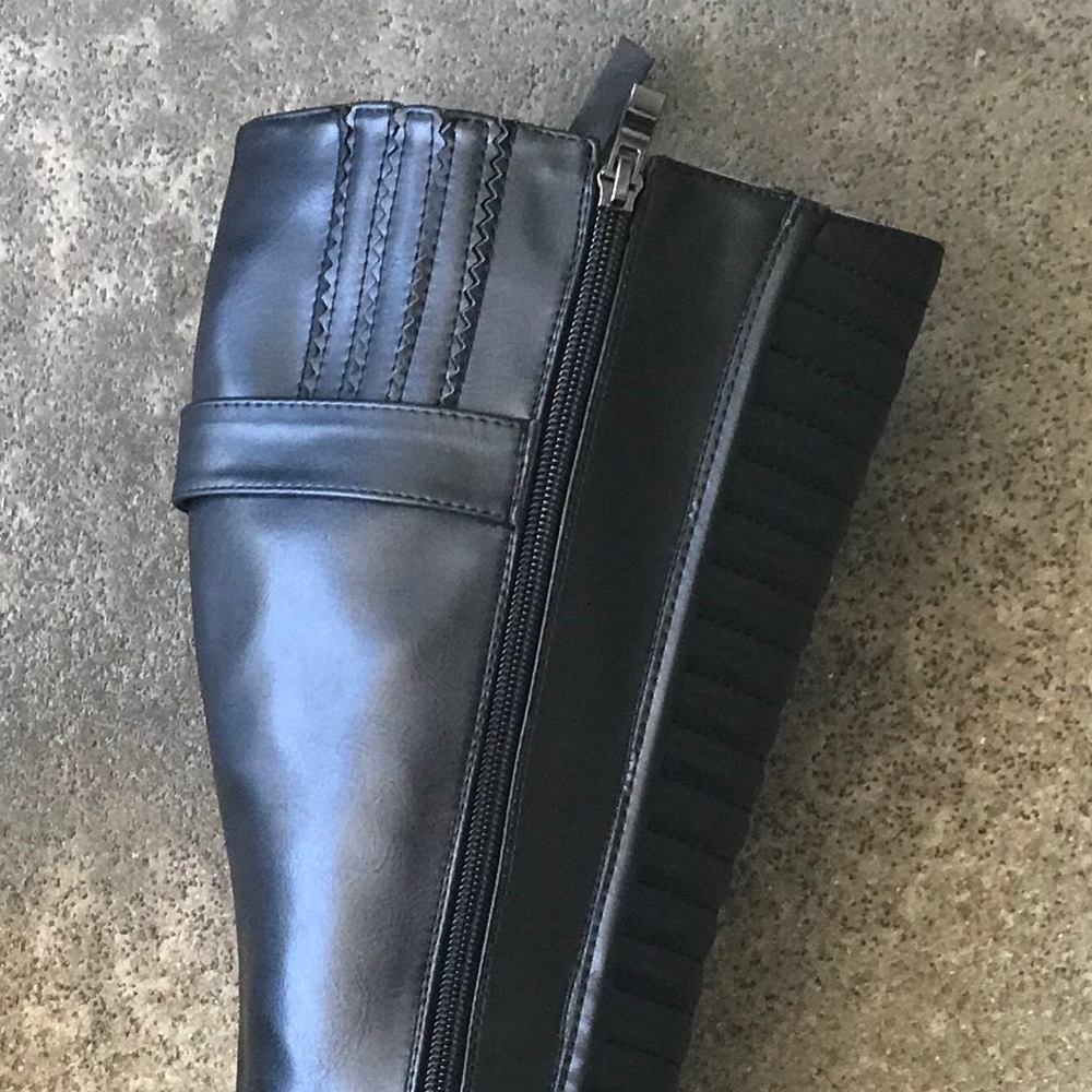 Italiana Sexy Black and Gold Heeled Moto Boot - Picture 8 of 8